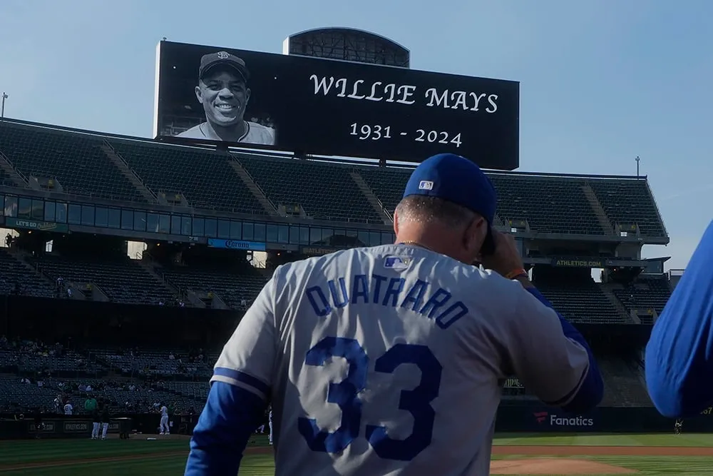 | Photo: AP/Jeff Chiu : Obit Willie Mays Baseball